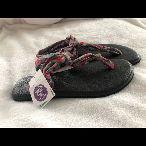 SANUK softest yoga-mat sandals in delicate floral multi-colors, NWT, Sz 9 - Picture 3 of 7